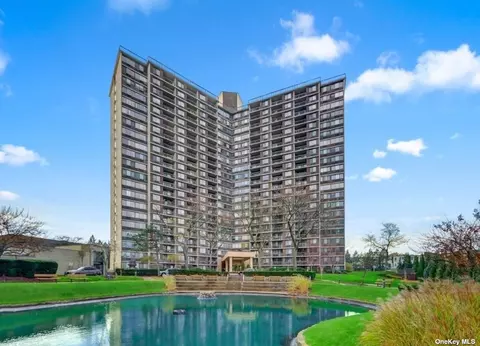 1 Bay Club Dr #2W, Bayside, NY 11360
