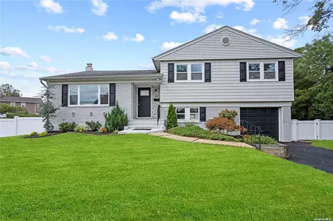 83 Haypath Rd, Plainview, NY 11803