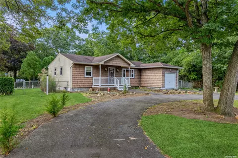 794 Johnson Ave, Ronkonkoma, NY 11779