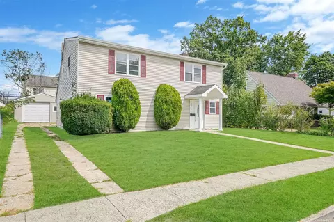 2475 Putnam Dr, East Meadow, NY 11554