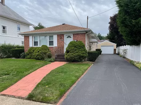 708 Riverside Ave, Baldwin, NY 11510