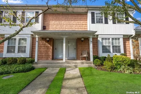 36 The Mews #36, Syosset, NY 11791