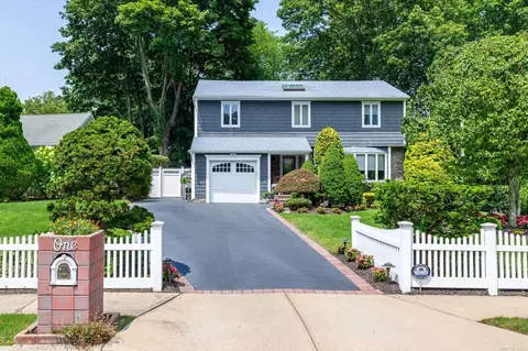 1 Bernice Ct, Huntington Station, NY 11746