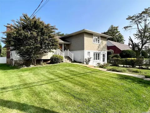 4621 Merrick Rd, Massapequa, NY 11758