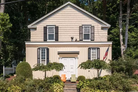 33 E Broadway, Roslyn, NY 11576