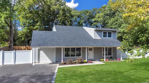 72 Patricia Ln, South Setauket, NY 11720