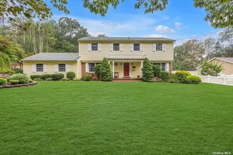 27 Tall Oak Dr, Huntington, NY 11743