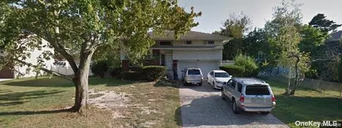 306 New Jersey Ave, Bay Shore, NY 11706