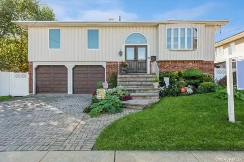 2730 Mandalay Beach Rd, Wantagh, NY 11793