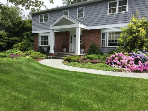17 Wedgewood Ct, Glen Head, NY 11545