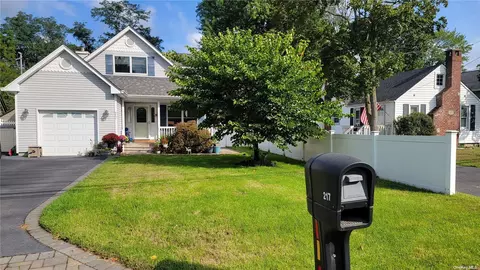 217 Long Island Ave, Holtsville, NY 11742