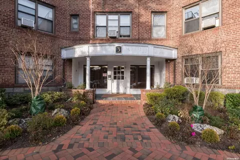 3 Town House Pl #3K, Great Neck, NY 11021