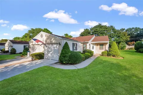 130 Knolls Dr #130, Stony Brook, NY 11790