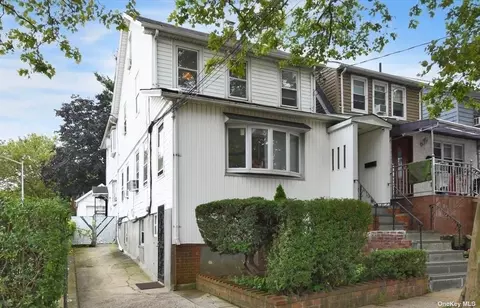 61-11 156th St, Flushing, NY 11367