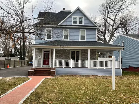 69 Pennsylvania Ave, Freeport, NY 11520