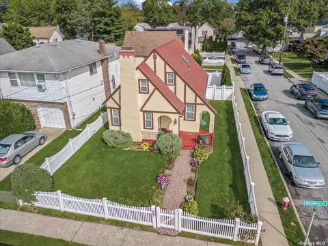 947 Wallace Ave, Baldwin, NY 11510