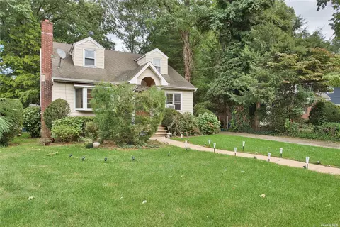 138 Delaware Ave, Freeport, NY 11520