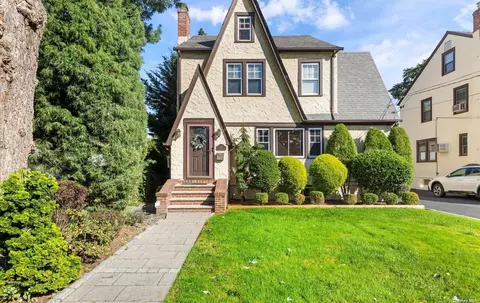 160 Andover Pl, West Hempstead, NY 11552