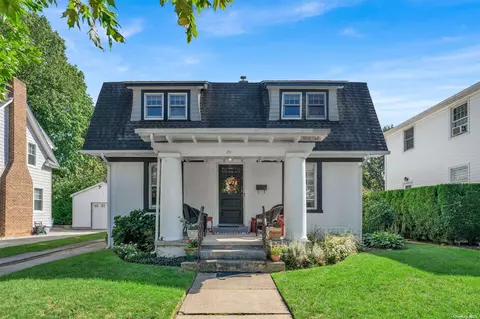 20 Michigan Rd, Floral Park, NY 11001