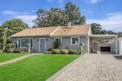 13 Dover Rd, Massapequa, NY 11758