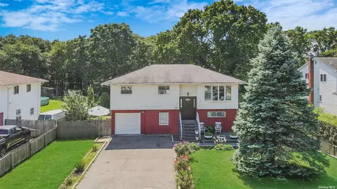 438 Spur Dr, Bay Shore, NY 11706