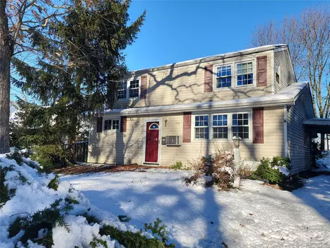 106 11th Ave, Huntington Station, NY 11746