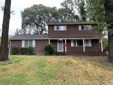 93 Eatons Neck Rd, Northport, NY 11768