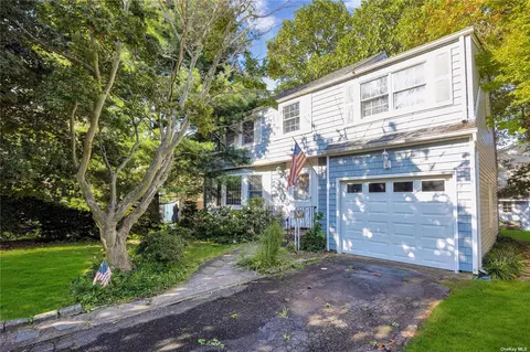 80 Staples St, Farmingdale, NY 11735
