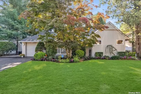 4 Copperbeech Pl, Merrick, NY 11566