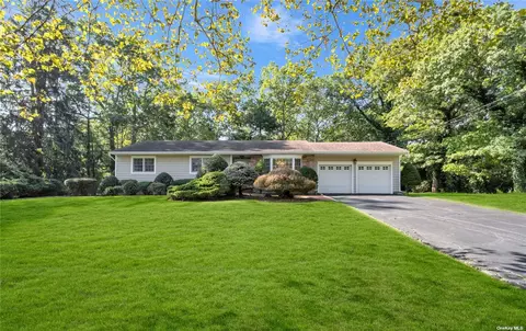 10 Waydale Dr, Dix Hills, NY 11746