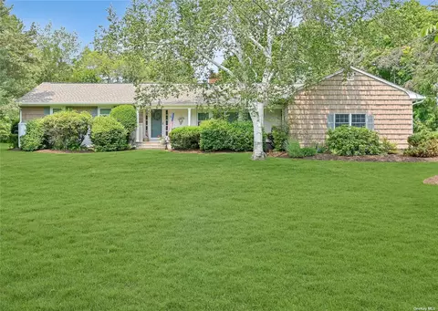 355 Azalea Rd, Mattituck, NY 11952