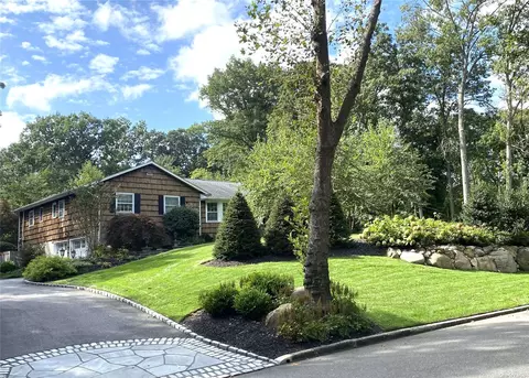 46 Buttonwood Dr, Dix Hills, NY 11746