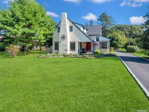 111 Mcconnell Ave, Bayport, NY 11705