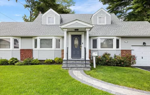 18 Ruth Blvd, Commack, NY 11725