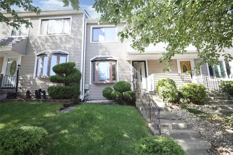 217 Balsam Pl, Staten Island, NY 10309