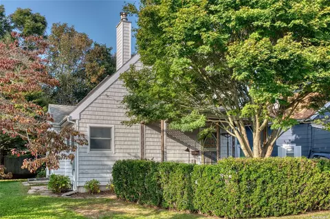 702 Flint St, Greenport, NY 11944