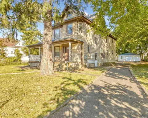 51 Forest Ave, Freeport, NY 11520