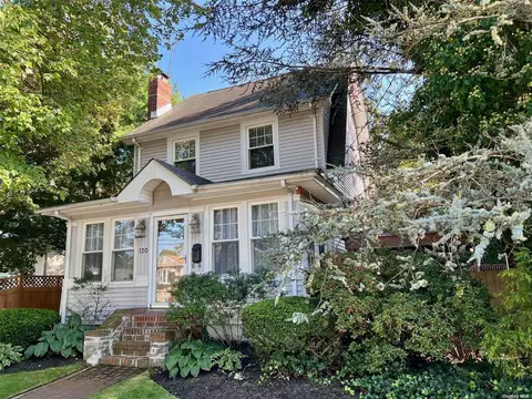 120 Ferndale Ct, Copiague, NY 11726