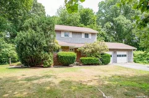 6 Darrell St, East Northport, NY 11731