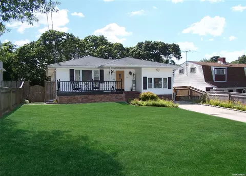 106 Rosemary Ln, Centereach, NY 11720