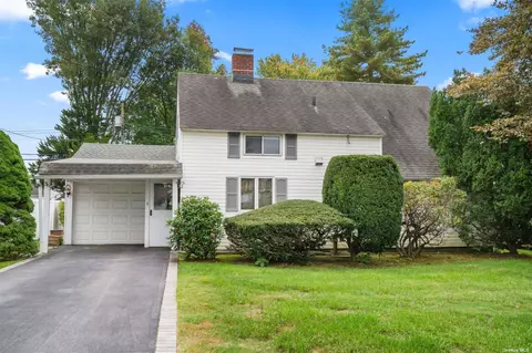 36 Tardy Ln, Wantagh, NY 11793