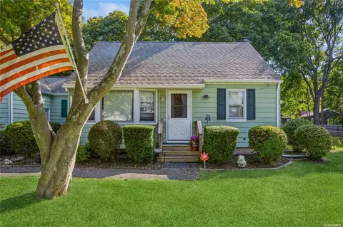 162 Waverly Ave, Medford, NY 11763