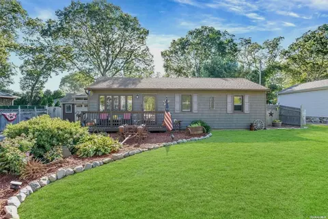 40 Bailey Rd, Middle Island, NY 11953