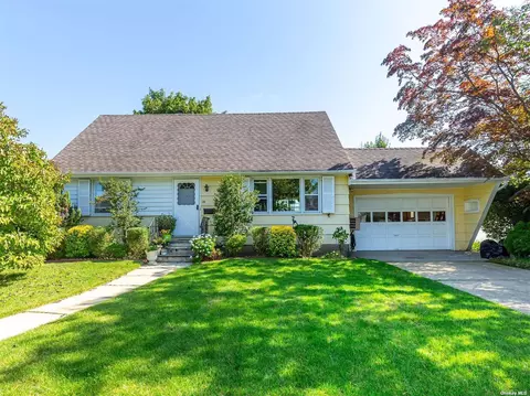 26 Berry Pl, Albertson, NY 11507