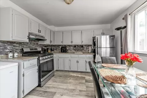 21 Emeric Ct, Staten Island, NY 10303