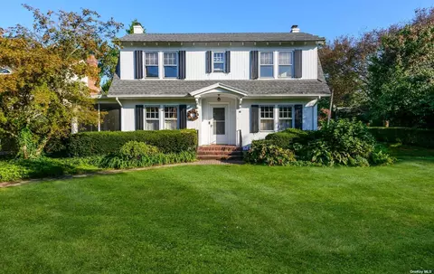 40 Midway Ave, Locust Valley, NY 11560
