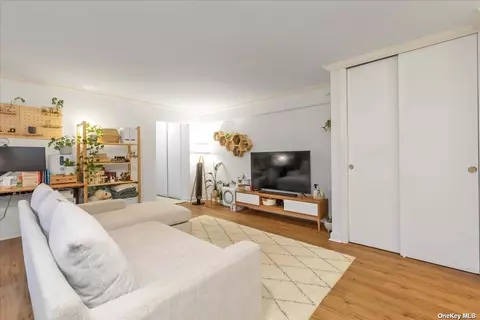 105-30 66th Ave #5G, Forest Hills, NY 11375