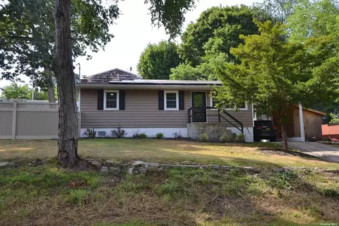80 Locust Blvd, Ronkonkoma, NY 11779