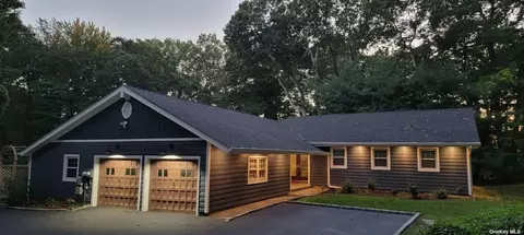 37 Ryder Ave, Dix Hills, NY 11746