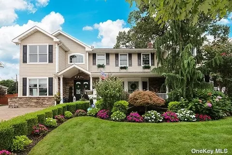 59 Saratoga Dr, Jericho, NY 11753